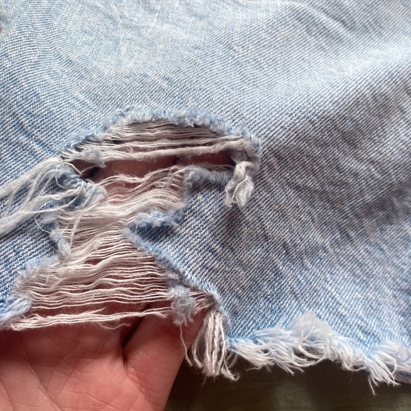 American Eagle Distressed Baggy Mom Shorts — Size 0!! - Picture 9 of 11